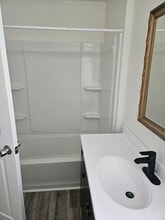 S83W20729 Janesville Rd, Unit 4- Studio Apartment in Muskego, WI - Foto de edificio - Building Photo