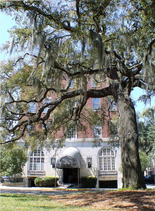 321 Abercorn St in Savannah, GA - Building Photo