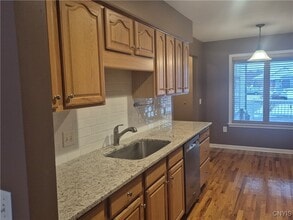 100 Midlake Cir in East Syracuse, NY - Building Photo - Building Photo