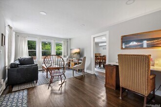 102 Montauk Hwy in Westhampton, NY - Building Photo - Building Photo