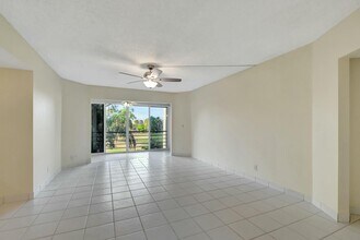 3810 Via Poinciana in Greenacres, FL - Building Photo - Building Photo