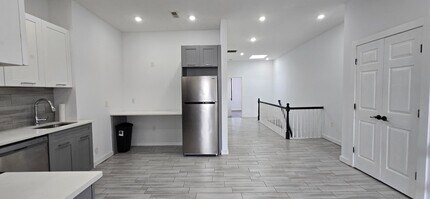 487 Ocean Ave, Unit 3 in Jersey City, NJ - Building Photo - Building Photo