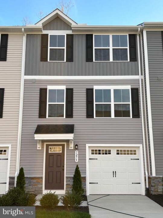 7275 Congressional Cir in Ruther Glen, VA - Building Photo