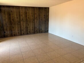 4541 E San Francisco Blvd in Tucson, AZ - Foto de edificio - Building Photo