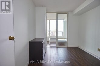 5765-5765 Yonge St in Toronto, ON - Building Photo - Building Photo