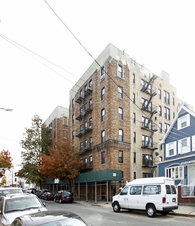 660 E 242nd St in Bronx, NY - Building Photo - Building Photo