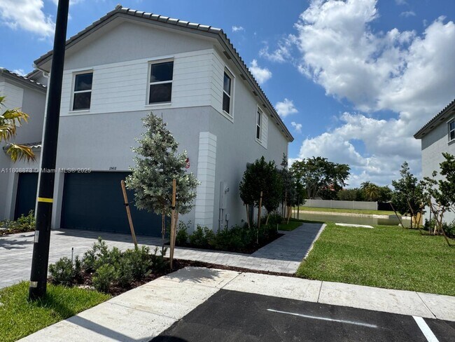 18418 SW 2nd St in Pembroke Pines, FL - Building Photo - Building Photo