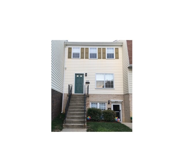 1616 E Bancroft Ln