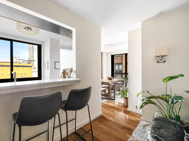 515 E 72nd St, Unit 9B in New York, NY - Building Photo - Building Photo