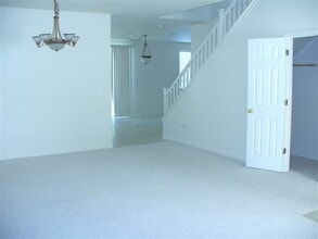 2220 Yarnell Way in Elk Grove, CA - Building Photo - Building Photo