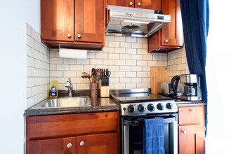 69 Clinton St in New York, NY - Building Photo - Building Photo