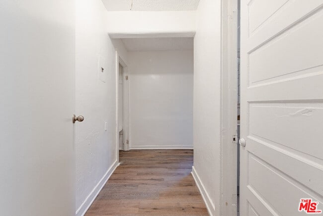 220 E Vernon Ave in Los Angeles, CA - Building Photo - Building Photo