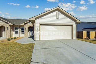 1861-1861 S Hickory Creek Ct in Wichita, KS - Building Photo