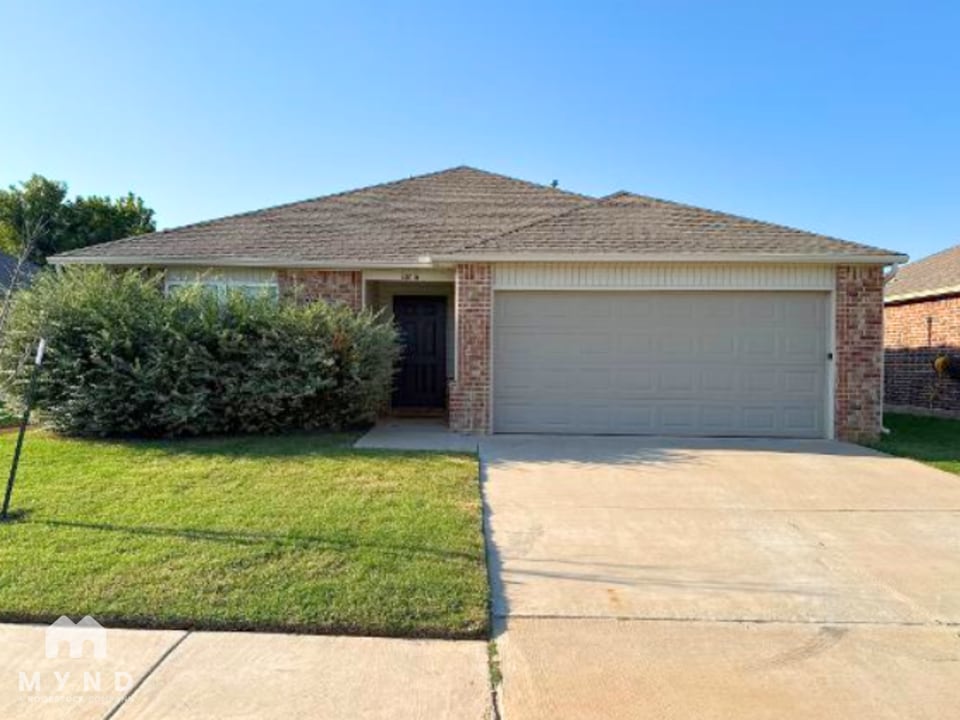 10616 SW 22nd St in Yukon, OK - Building Photo