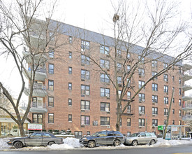 144 20 41st Avenue in Flushing, NY - Foto de edificio - Building Photo