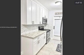 81 Edgewater Dr in Coral Gables, FL - Building Photo - Building Photo