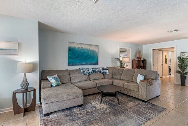 2543 Sunny Breeze Ave in Largo, FL - Building Photo - Building Photo