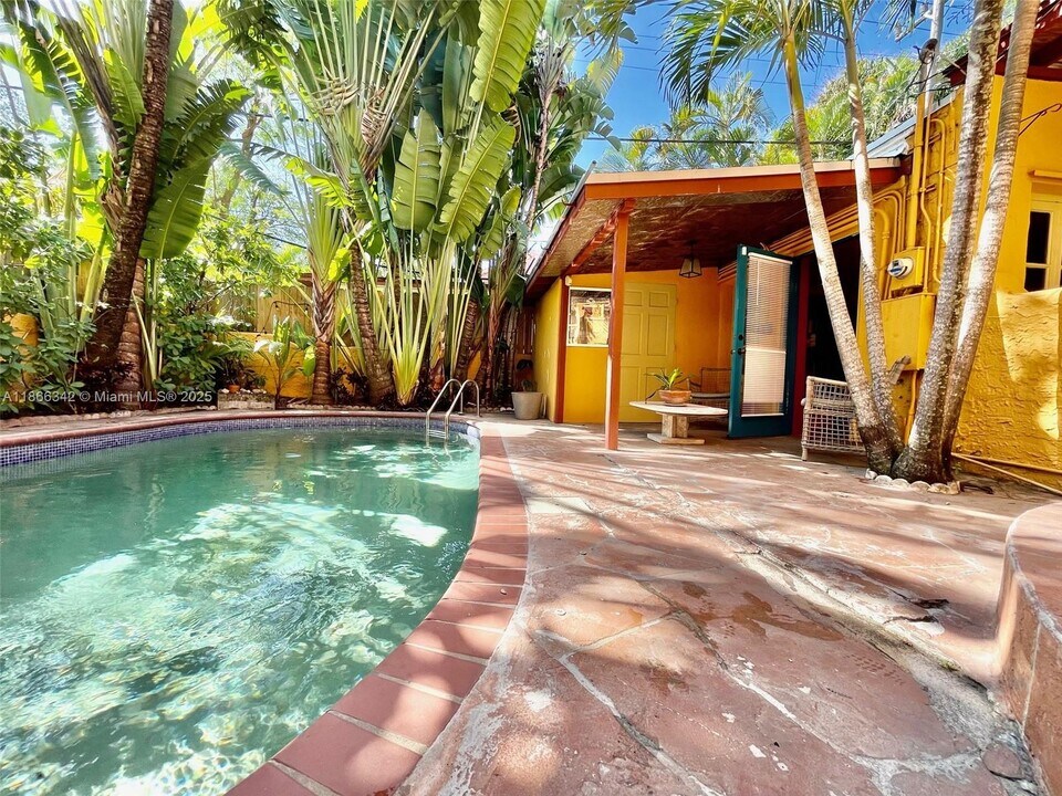 168 NE 44th St in Miami, FL - Building Photo