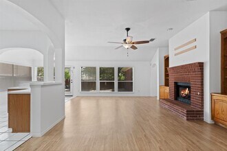 300 Betterman Dr in Pflugerville, TX - Building Photo - Building Photo