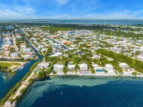 60 Ocean Front Dr in Key Largo, FL - Building Photo - Building Photo