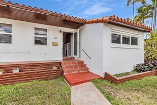 392 Payne Dr in Miami Springs, FL - Building Photo