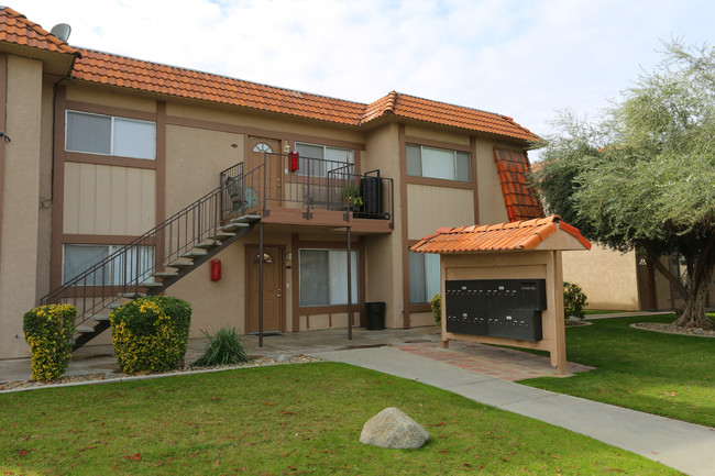 Rio Vista Apartments in Bakersfield, CA - Foto de edificio - Building Photo