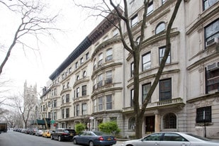 18 W 76th St in New York, NY - Building Photo