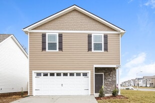 1327 Rutherford St in Murfreesboro, TN - Building Photo