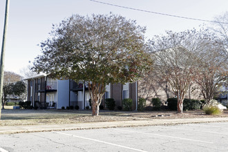 Summercrest Apartments in Laurens, SC - Building Photo - Building Photo