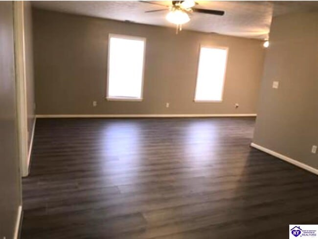 124 Clover Ct in Radcliff, KY - Building Photo - Building Photo