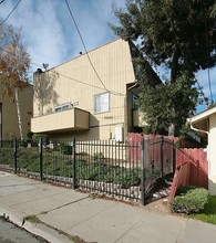 3910 Green Acre in Oakland, CA - Building Photo - Building Photo