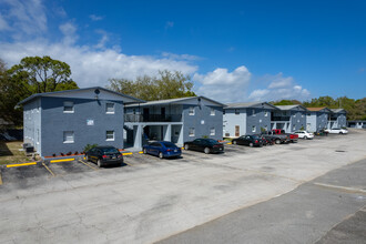 Indian River Shores Apartments in Titusville, FL - Foto de edificio - Building Photo