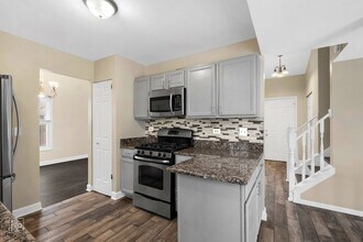 1098 Gannon Ct in Hoffman Estates, IL - Building Photo - Building Photo