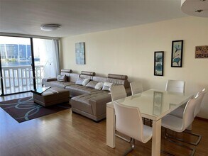 17900 N Bay Rd in Sunny Isles Beach, FL - Building Photo - Building Photo