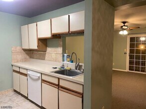 420 Stratford Pl in Bound Brook, NJ - Foto de edificio - Building Photo