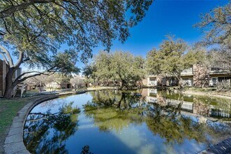 3550 Country Square Dr in Carrollton, TX - Building Photo - Building Photo