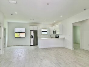 1313 Floyd Ave S in Lehigh Acres, FL - Building Photo - Building Photo
