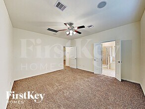 17006 Amarose Dr in Houston, TX - Foto de edificio - Building Photo