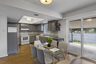 1022 Baden in San Antonio, TX - Building Photo - Building Photo