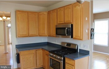 20937 Sandian Terrace in Sterling, VA - Foto de edificio - Building Photo