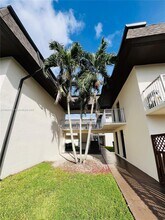 8475 SW 94th St in Miami, FL - Foto de edificio - Building Photo