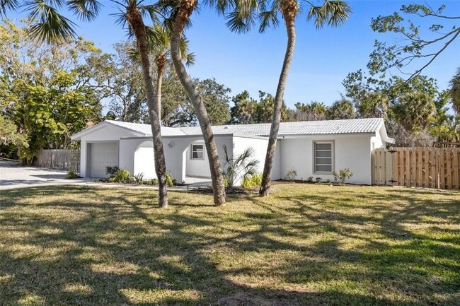 5223 Shadow Lawn Dr in Siesta Key, FL - Building Photo - Building Photo