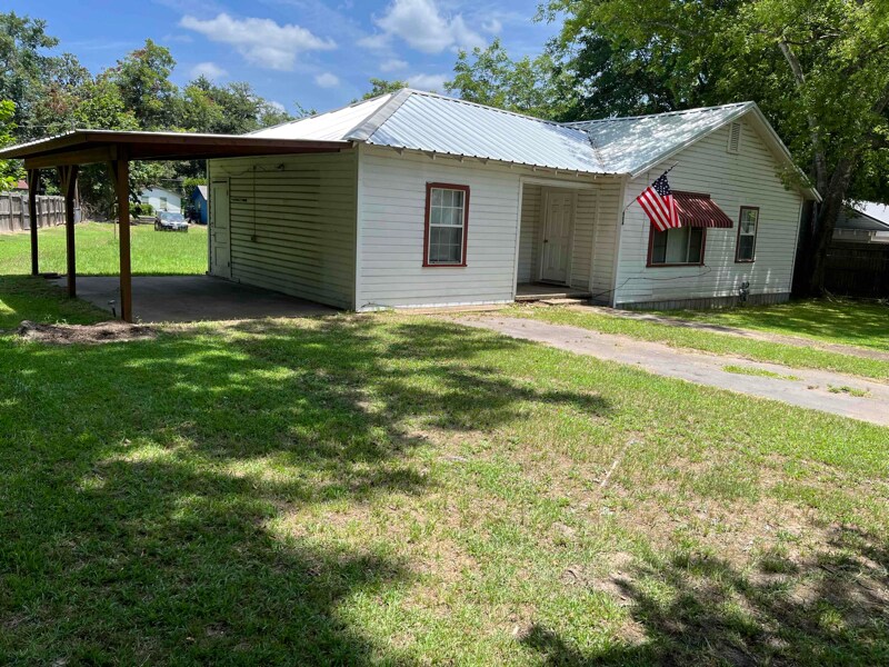 904 Walker Ave in Quitman, TX - Building Photo