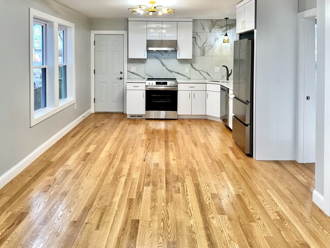7 Ward St, Unit 11 in Somerville, MA - Building Photo - Building Photo
