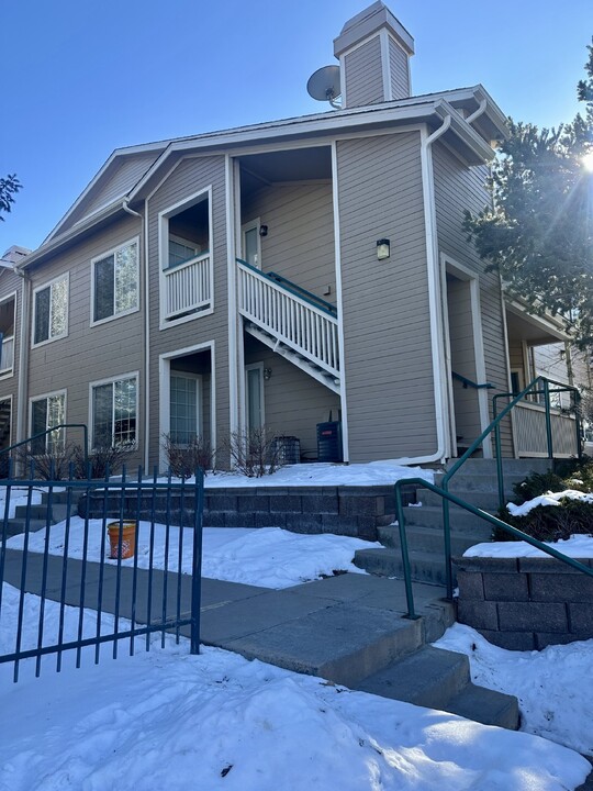 8420 S Little Rock Way-Unit -201 in Highlands Ranch, CO - Foto de edificio