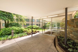 The Crestwood Apartments in Washington, DC - Foto de edificio - Building Photo