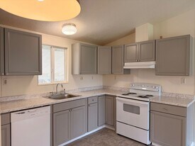 149 Bobwhite St in Roseburg, OR - Building Photo