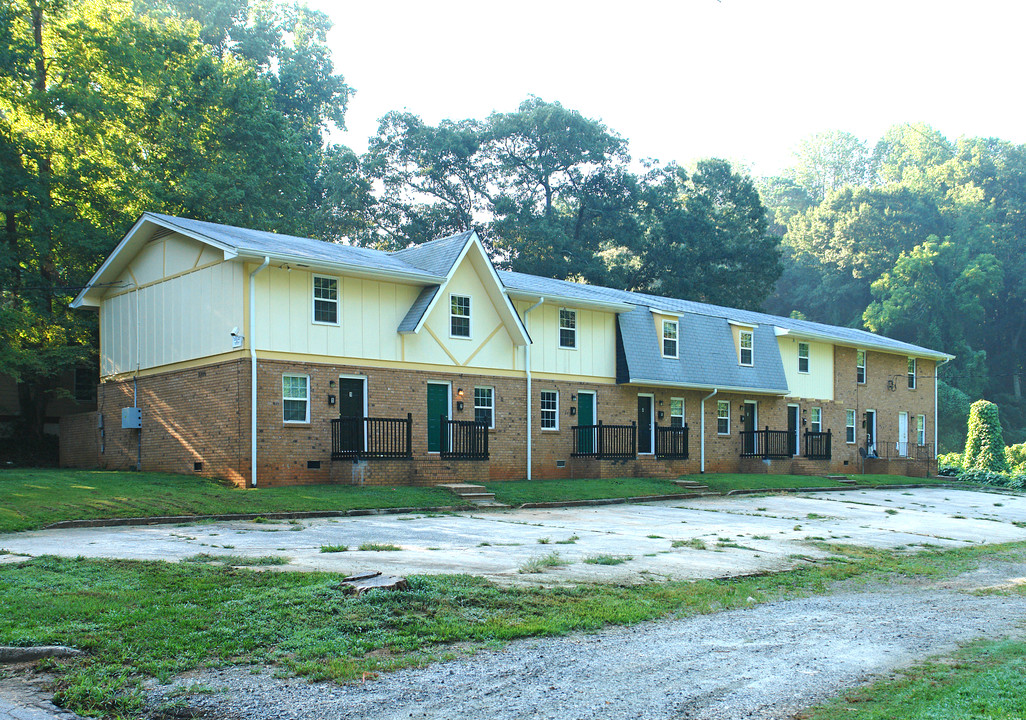 2206 Park Ter in College Park, GA - Building Photo