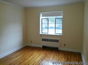 84 St Paul St, Unit 2 in Brookline, MA - Building Photo - Building Photo