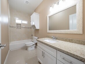 1809 Taft St, Unit Unit # 3 in Weslaco, TX - Foto de edificio - Building Photo